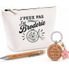 Coffret Cadeau J’peux pas j’ai Broderie – Trousse, stylo bambou et porte-clés