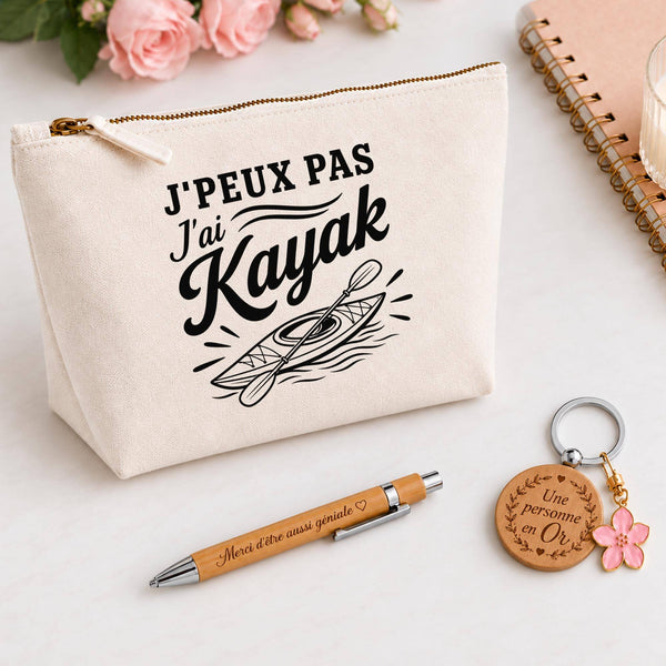 Coffret Cadeau J’peux pas j’ai Kayak – Trousse, stylo bambou et porte-clés