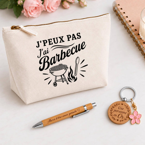 Coffret Cadeau J’peux pas j’ai Barbecue – Trousse, stylo bambou et porte-clés