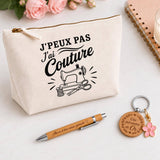 Coffret Cadeau J’peux pas j’ai Couture – Trousse, stylo bambou et porte-clés