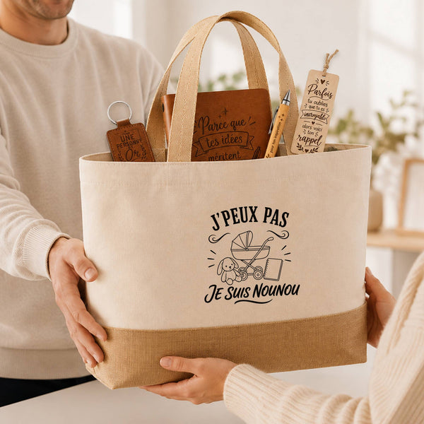 Coffret Cadeau J’peux pas je suis Nounou – Sac jute, carnet, stylo, porte-clés et marque-page