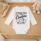 Body Bébé Manches Longues J’peux pas j’ai couture J'peux pas minimaliste