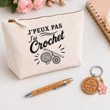 Coffret Cadeau J’peux pas j’ai Crochet – Trousse, stylo bambou et porte-clés