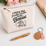 Coffret Cadeau J’peux pas je préfère m’occuper de mon Bonsaï – Trousse, stylo bambou et porte-clés