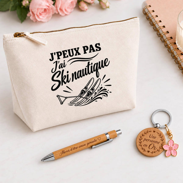 Coffret Cadeau J’peux pas j’ai Ski nautique – Trousse, stylo bambou et porte-clés