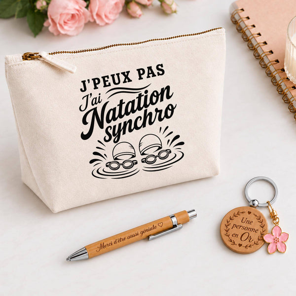 Coffret Cadeau J’peux pas j’ai Natation synchro – natation synchronisée – Trousse, stylo bambou et porte-clés