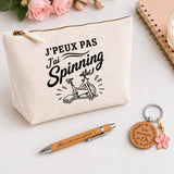 Coffret Cadeau J’peux pas j’ai Spinning – Trousse, stylo bambou et porte-clés