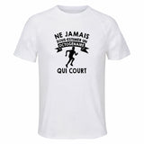 Maillot de Sport Homme Course Octogenaire - T-Shirt Respirant Polyester Manches Courtes - Cadeau Sportif Anniversaire Noël Fête des Pères