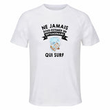 Maillot de Sport Homme Surf Septuagenaire - T-Shirt Respirant Polyester Manches Courtes - Cadeau Sportif Anniversaire Noël Fête des Pères