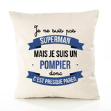 Housse de Coussin Premium Je ne suis Pas superhomme mais Je suis Pompier Donc C'est Presque pareil - Coton Canvas Fairtrade Beige Idée Cadeau Décoration Canapé 40x40