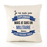 Housse de Coussin Premium Je ne suis Pas superhomme mais Je suis Militaire Donc C'est Presque pareil - Coton Canvas Fairtrade Beige Idée Cadeau Décoration Canapé 40x40