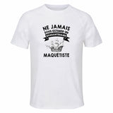 Maillot de Sport Homme Maquetiste Quarantenaire - T-Shirt Respirant Polyester Manches Courtes - Cadeau Sportif Anniversaire Noël Fête des Pères