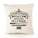 Housse de Coussin Premium Juge Ministère Magie Homme - Coton Canvas Fairtrade Beige Idée Cadeau Décoration Canapé 40x40