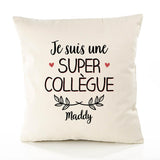 Housse de Coussin Premium Maddy Une Super Collègue - Coton Canvas Fairtrade Beige Idée Cadeau Décoration Canapé
