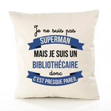 Housse de Coussin Premium Je ne suis Pas superhomme mais Je suis Bibliothécaire Donc C'est Presque pareil - Coton Canvas Fairtrade Beige Idée Cadeau Décoration Canapé 40x40