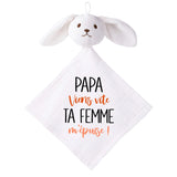 Doudou Bébé Lapin Humour Papa Femme Gaze de Coton Cadeau Baby Shower