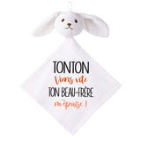 Doudou Bébé Lapin Humour Tonton Beau Frere Gaze de Coton Cadeau Baby Shower