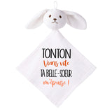 Doudou Bébé Lapin Humour Tonton Belle Soeur Gaze de Coton Cadeau Baby Shower