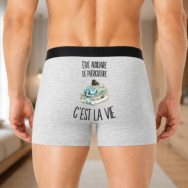 Boxer Homme Être auxiliaire de puériculture c'est la vie – Impression au dos