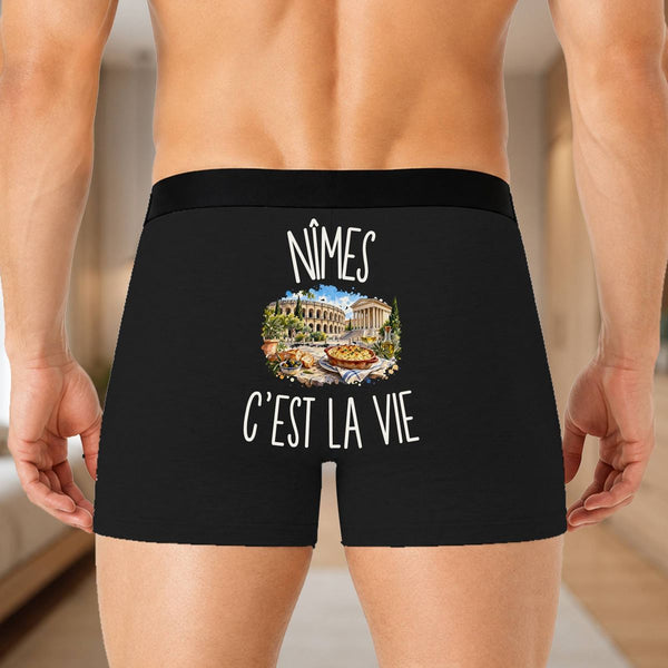 Boxer Homme Nîmes c’est la vie – Impression au dos – Noir