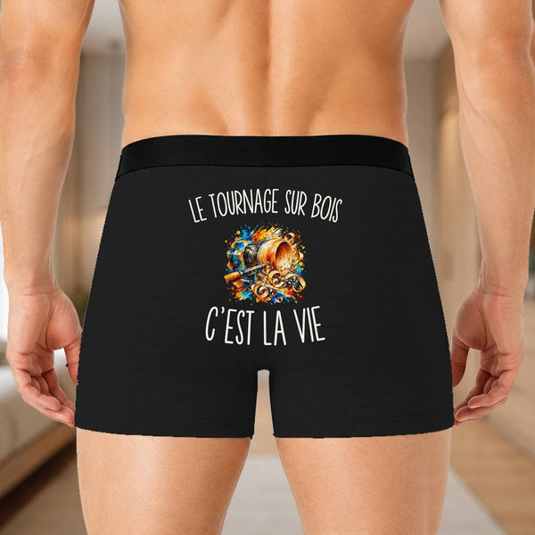 Boxer Homme Le Tournage sur Bois c’est la vie – Impression au dos – Noir