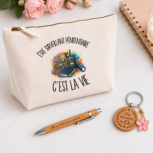 Coffret Cadeau Être surveillant pénitentiaire c'est la vie – Trousse, stylo bambou et porte-clés