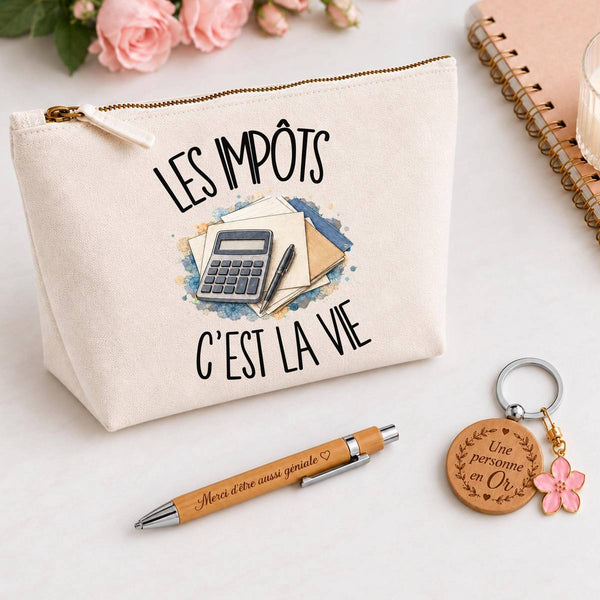 Coffret Cadeau Les impôts c'est la vie – Trousse, stylo bambou et porte-clés