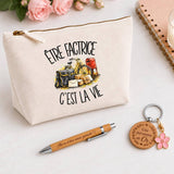 Coffret Cadeau Être factrice c'est la vie – Trousse, stylo bambou et porte-clés