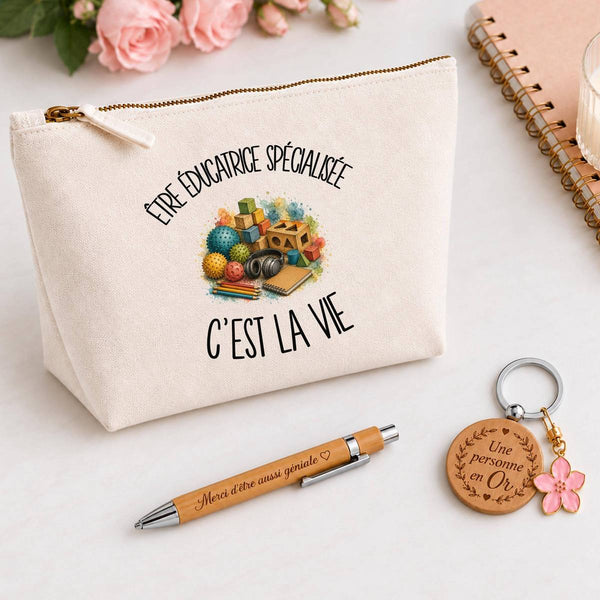 Coffret Cadeau Être éducatrice spécialisée c'est la vie – Trousse, stylo bambou et porte-clés