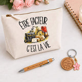 Coffret Cadeau Être facteur c'est la vie – Trousse, stylo bambou et porte-clés