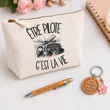 Coffret Cadeau Être pilote c'est la vie – Trousse, stylo bambou et porte-clés