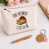 Coffret Cadeau Être pizzaiolo c'est la vie – Trousse, stylo bambou et porte-clés