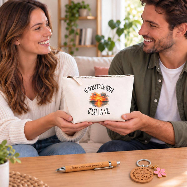 Coffret Cadeau Le coucher de soleil c'est la vie – Trousse, stylo bambou et porte-clés