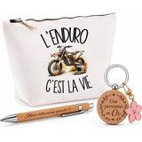Coffret Cadeau L'enduro c'est la vie – Trousse, stylo bambou et porte-clés
