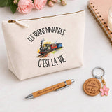 Coffret Cadeau Les trains miniatures c'est la vie – Trousse, stylo bambou et porte-clés
