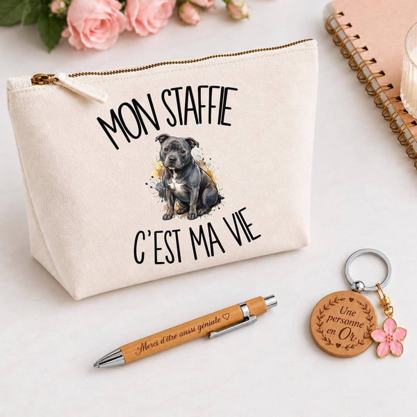 Coffret Cadeau Mon Staffie c'est ma vie – Trousse, stylo bambou et porte-clés