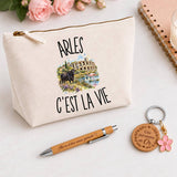 Coffret Cadeau Arles c’est la vie – Trousse, stylo bambou et porte-clés