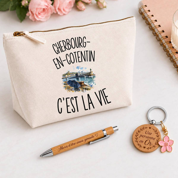 Coffret Cadeau Cherbourg-en-Cotentin c’est la vie – Trousse, stylo bambou et porte-clés