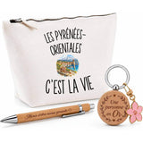 Coffret Cadeau Les Pyrénées-Orientales c’est la vie – Trousse, stylo bambou et porte-clés