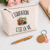 Coffret Cadeau L’Équitation c’est la vie – Trousse, stylo bambou et porte-clés