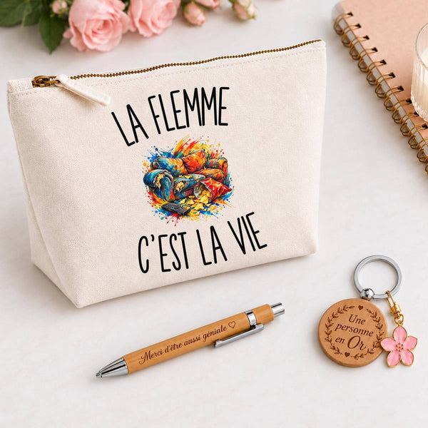 Coffret Cadeau La Flemme c’est la vie – Trousse, stylo bambou et porte-clés