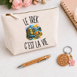 Coffret Cadeau Le Trek c’est la vie – Trousse, stylo bambou et porte-clés