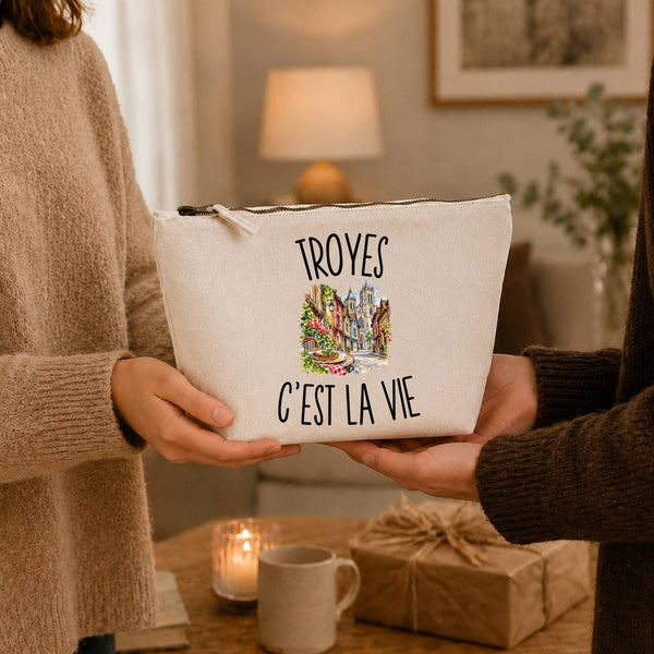 Trousse Beige Troyes c’est la vie