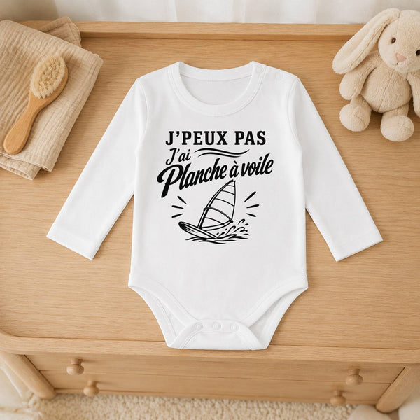 Body Bébé Manches Longues J’peux pas j’ai planche à voile J'peux pas minimaliste