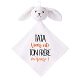 Doudou Bébé Lapin Humour Tata Frere Gaze de Coton Cadeau Baby Shower