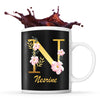 Mug noir Nesrine Lettre Fleur - Planetee