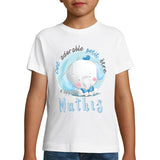Mathis | T-Shirt Enfant pour Jeune garçon de 4 à 8 Ans - Collection Cet Adorable Petit être s'appelle prénom - Design Cute Mignon - Planetee