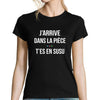 T-shirt Femme Thérapie Taxi J'arrive dans la Pièce t'es en Susu - Planetee