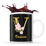 Mug noir Vanessa Lettre Fleur - Planetee