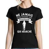 T-shirt femme marche sexagénaire - Planetee